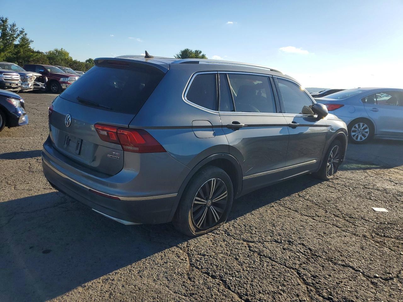2018 Volkswagen Tiguan Se - Фото 3