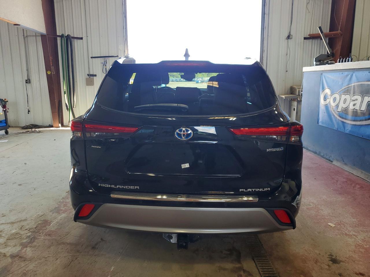 2022 Toyota Highlander Hybrid Platinum - Image 6