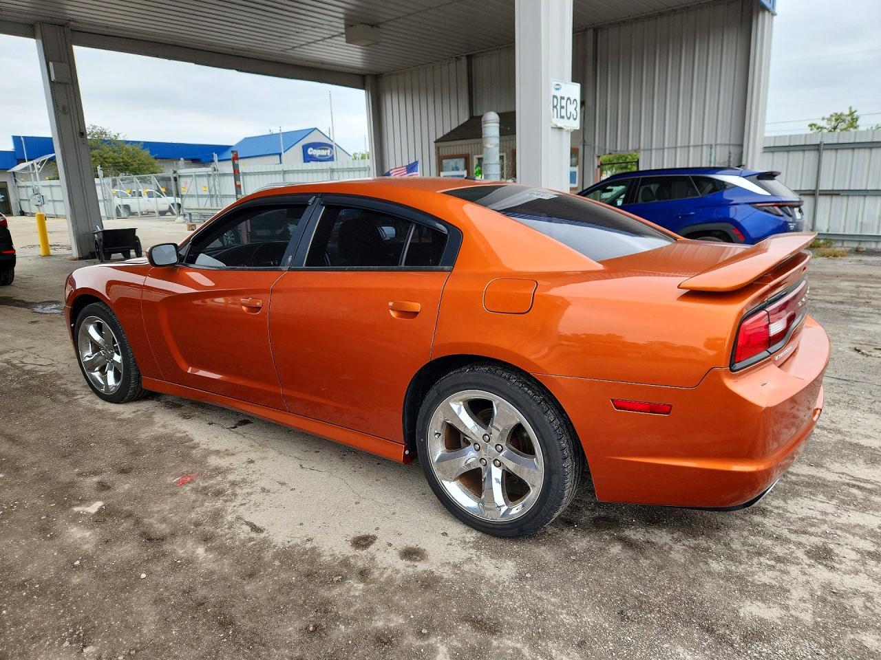 2011 Dodge Charger - Фото 2