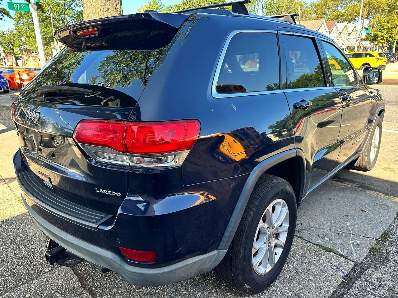 2016 Jeep Grand Cherokee Laredo - Image 4