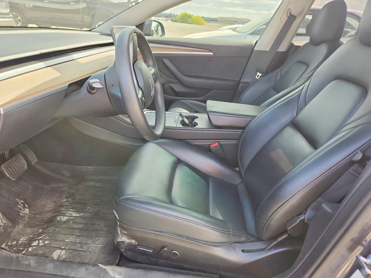 2023 Tesla Model 3 - Image 7