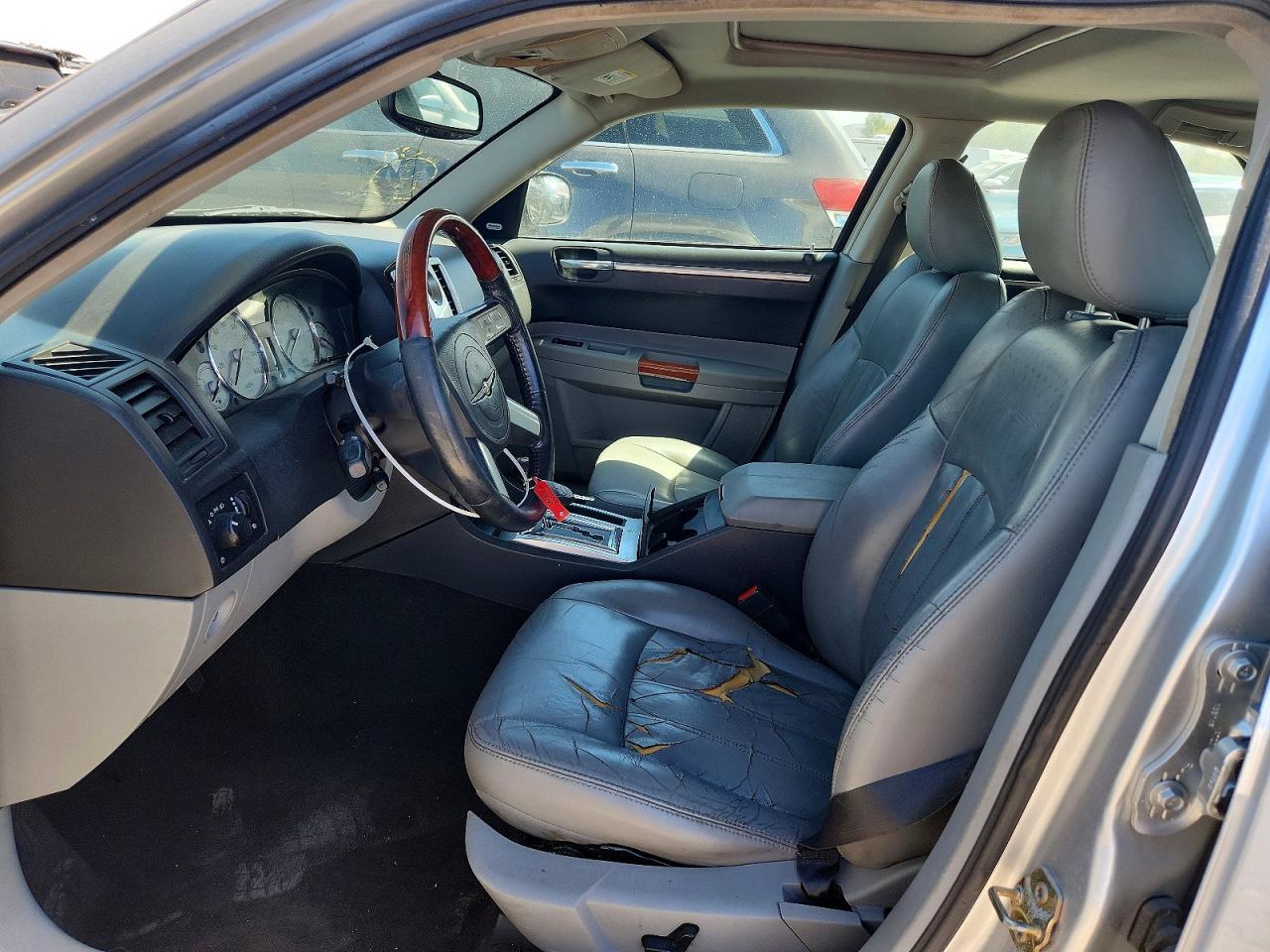 2006 Chrysler 300C - Image 7