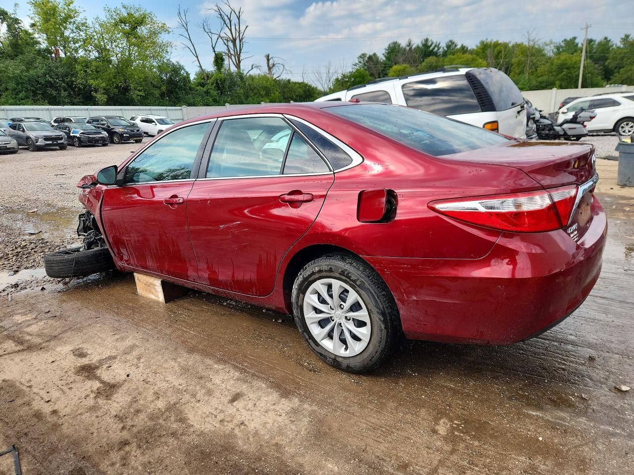 2016 Toyota Camry Le - Фото 2