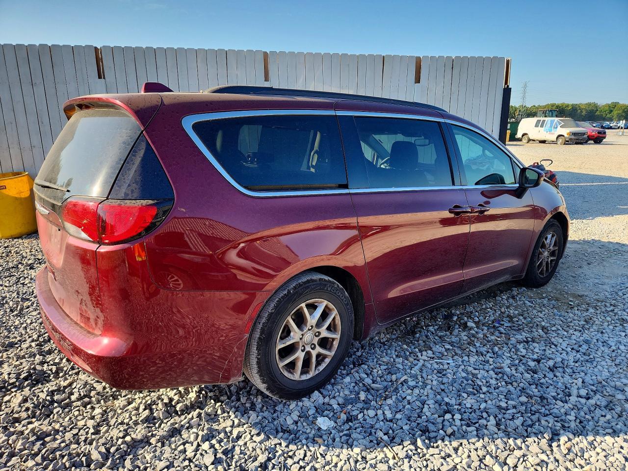 2020 Chrysler Voyager Lxi - Фото 3