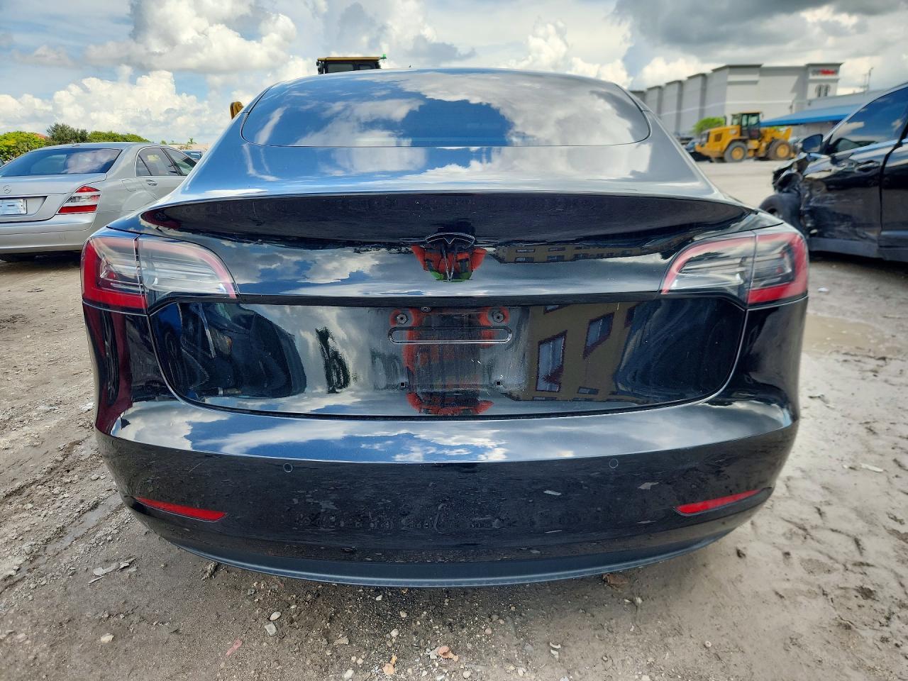 2018 Tesla Model 3 - Фото 6
