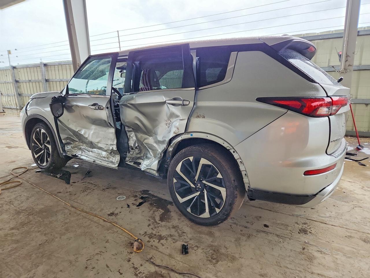 2023 Mitsubishi Outlander Se - Фото 2