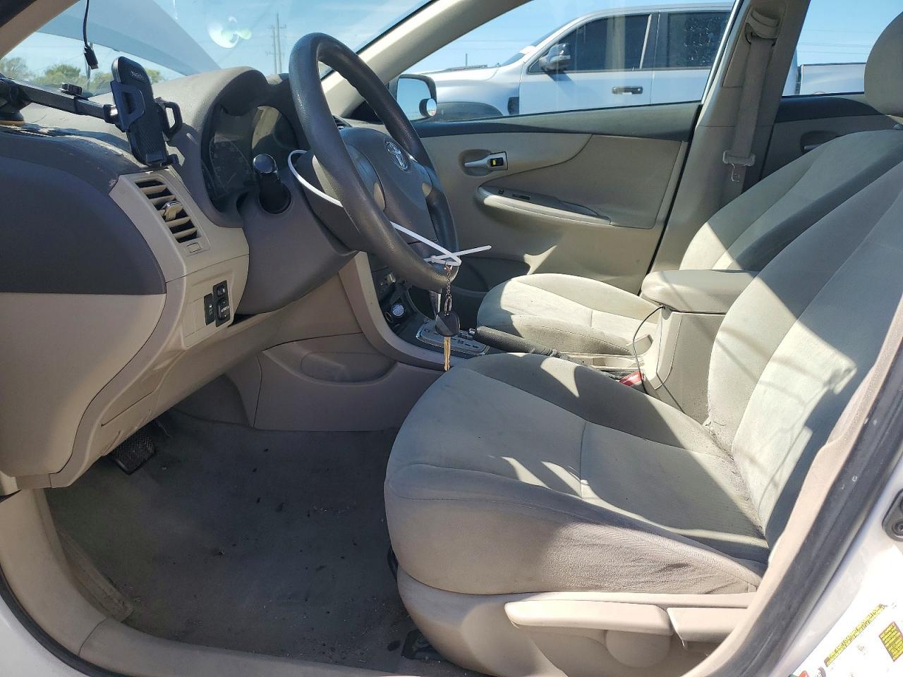 2010 Toyota Corolla Le - Фото 7