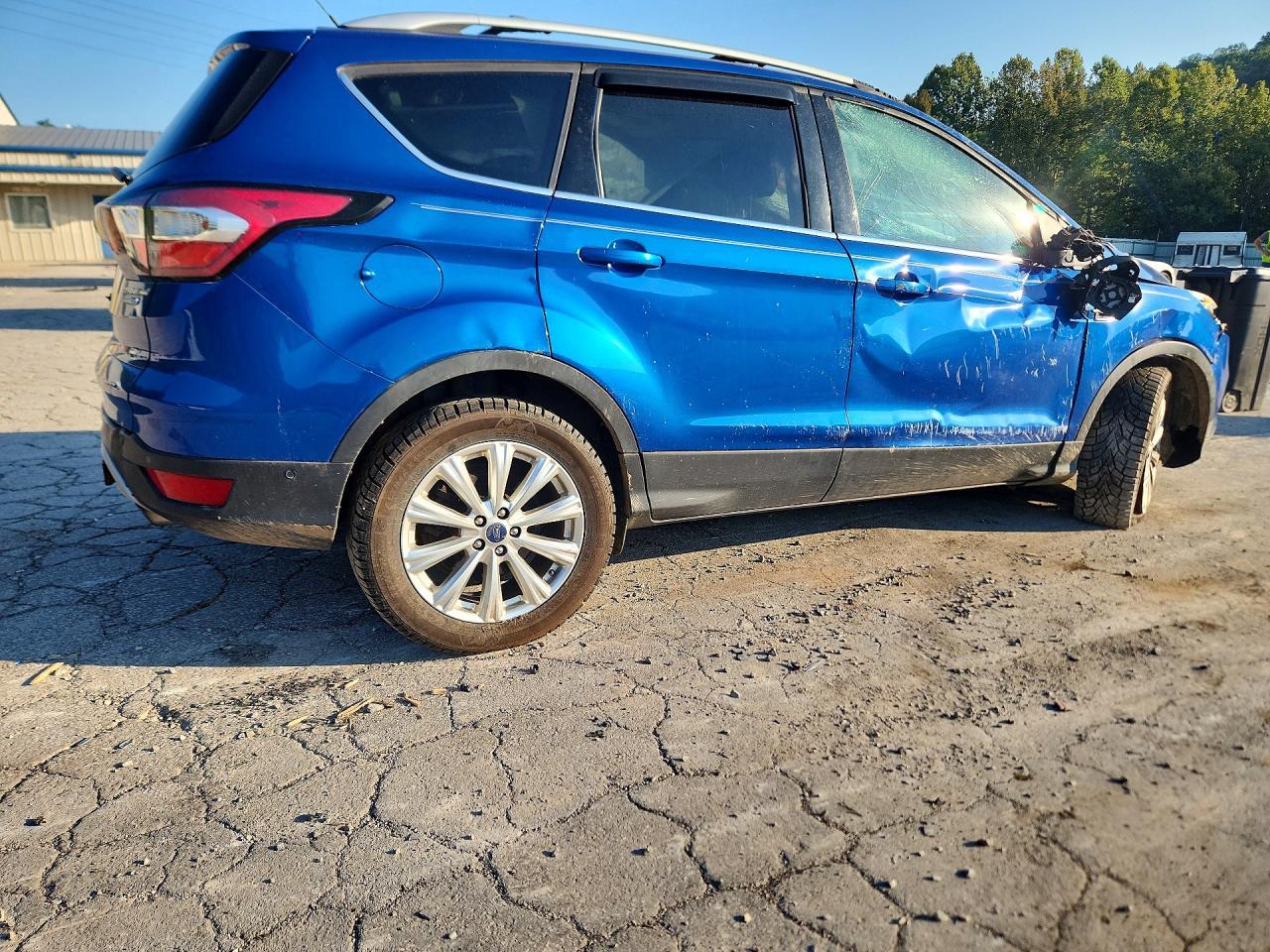 2017 Ford Escape Titanium - Image 3