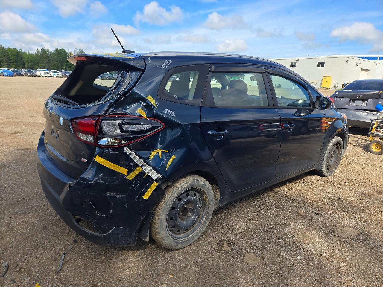 2017 Kia Rondo - Фото 3