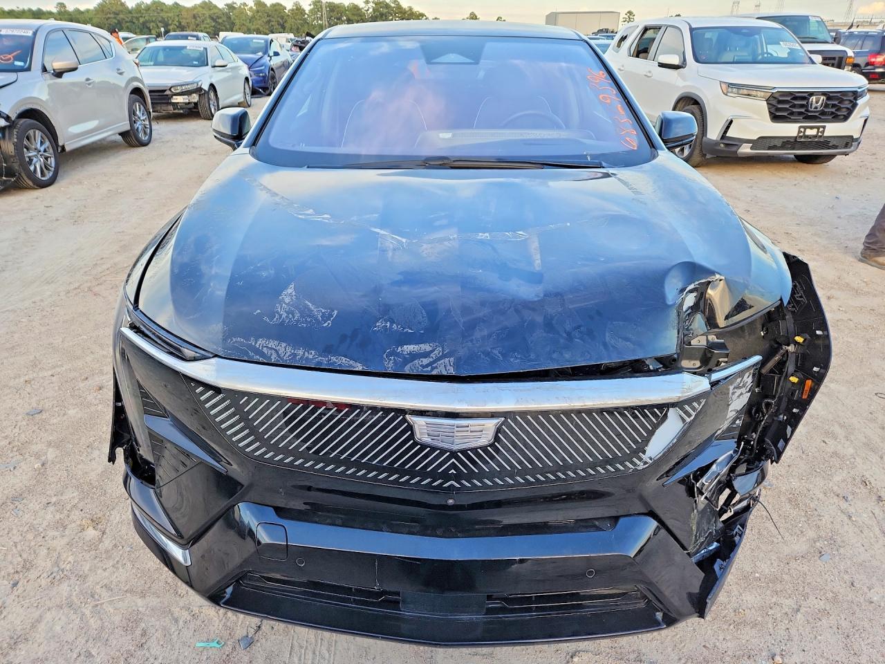 2026 Cadillac Optiq Luxury - Фото 5