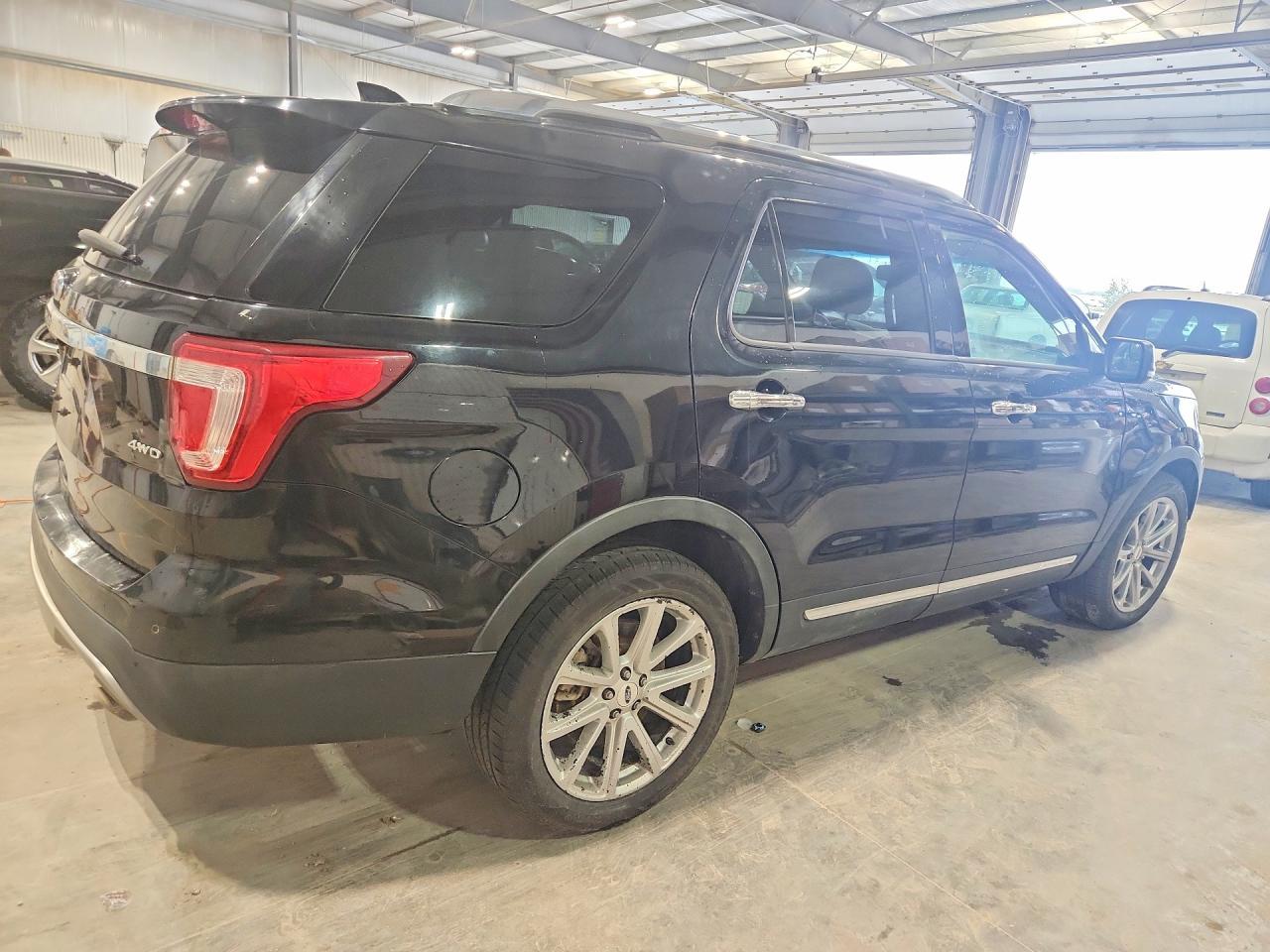 2016 Ford Explorer Limited - Image 3