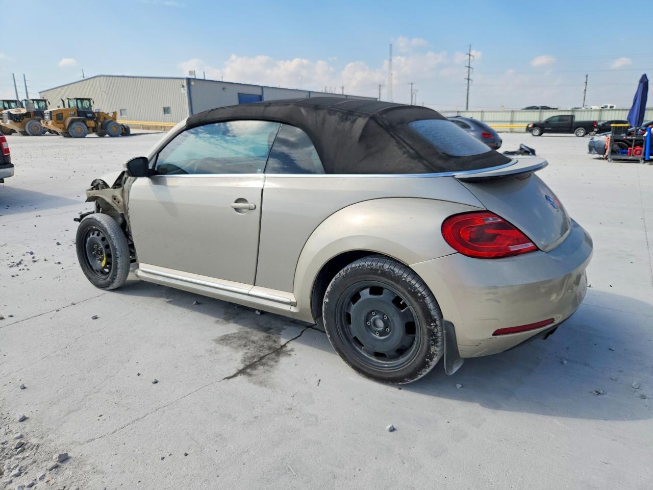 2015 Volkswagen Beetle 1.8T - Фото 2