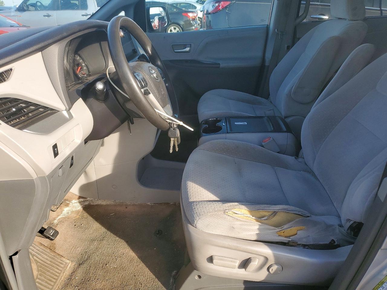 2015 Toyota Sienna Le - Image 7