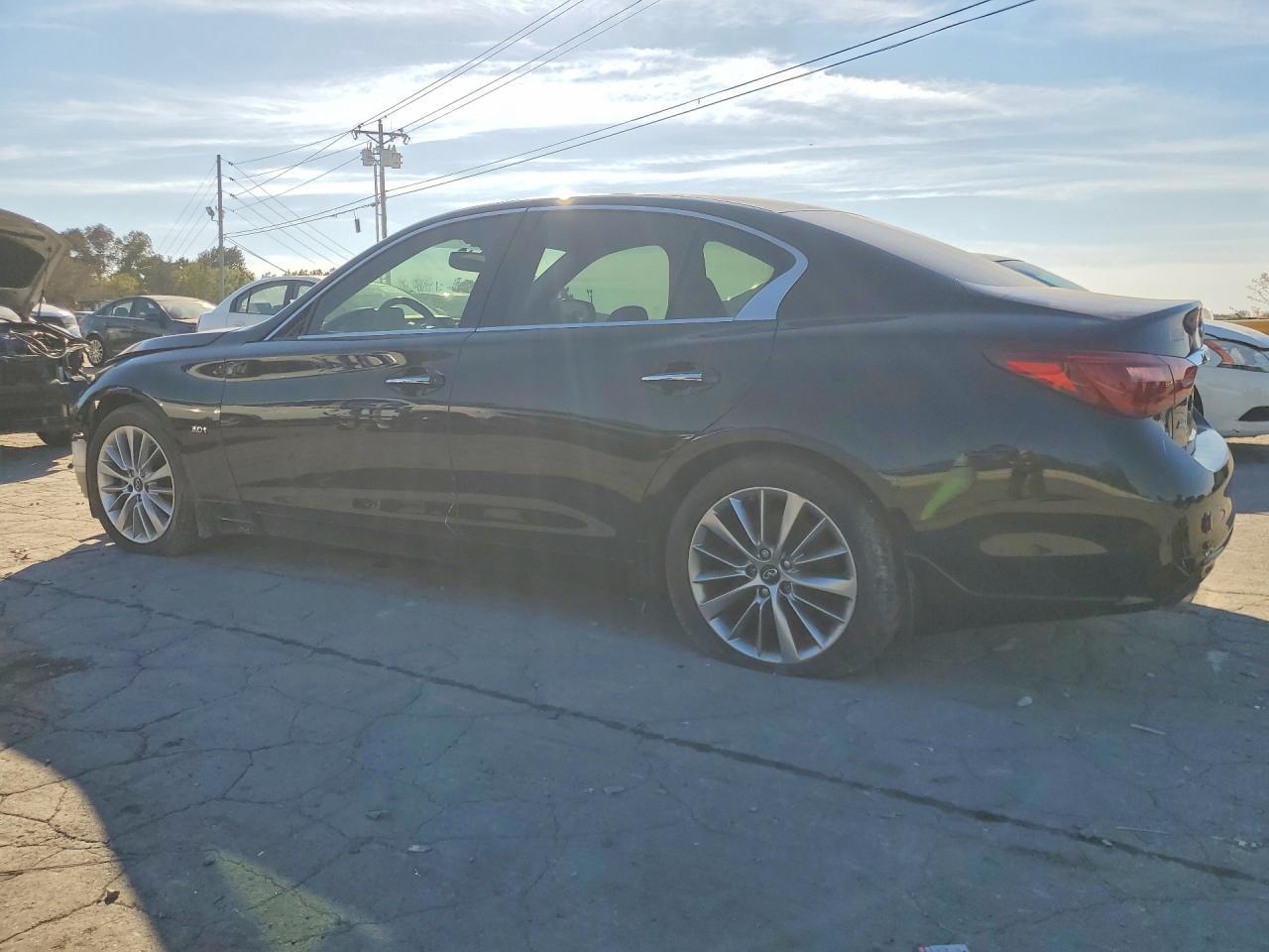 2018 Infiniti Q50 3.0T Luxe - Фото 2