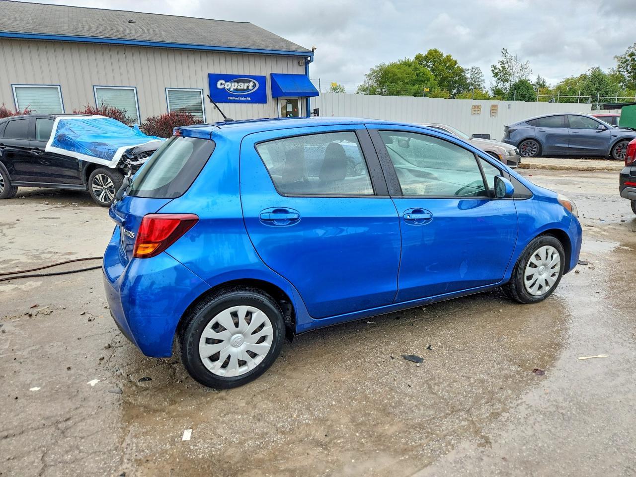 2016 Toyota Yaris 5-Door L - Фото 3