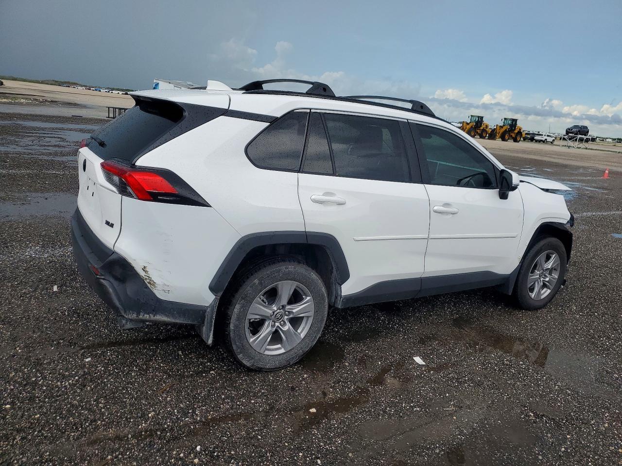 2025 Toyota Rav4 Xle - Image 3