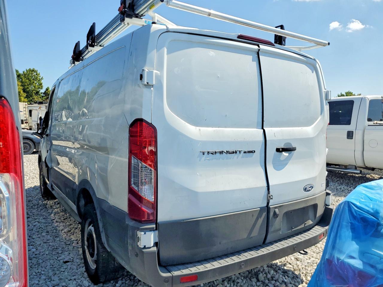 2026 Ford Transit T-250 - Фото 2