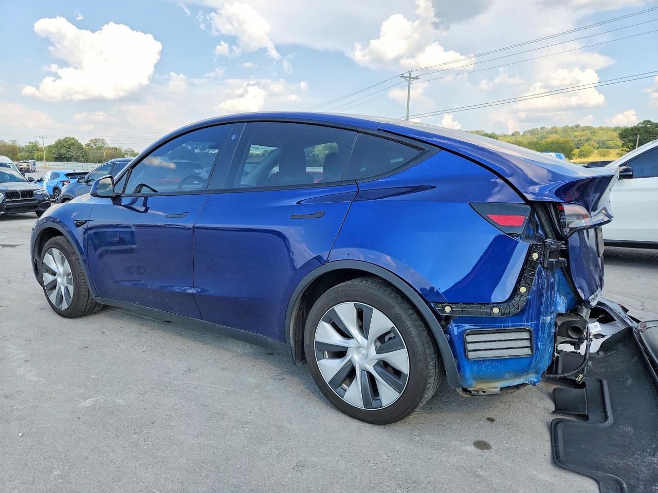 2023 Tesla Model Y - Фото 2