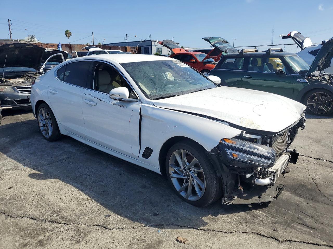 2022 Genesis G70 2.0T - Фото 4