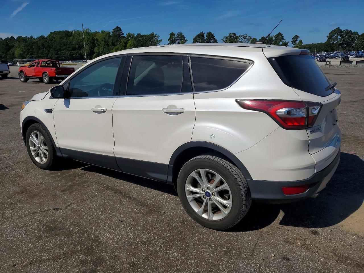 2017 Ford Escape - Фото 2
