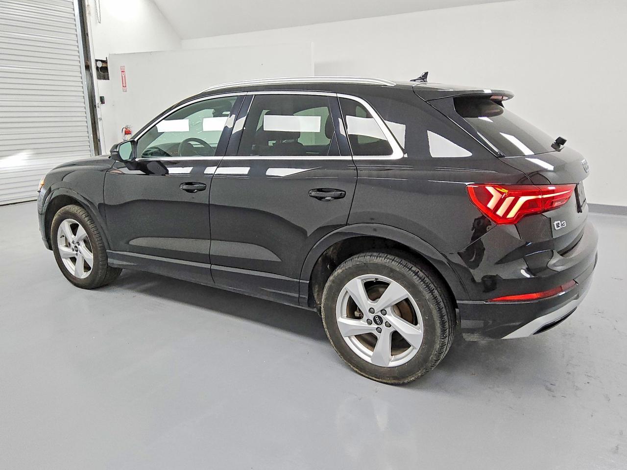 2021 Audi Q3 Premium 40 - Фото 2
