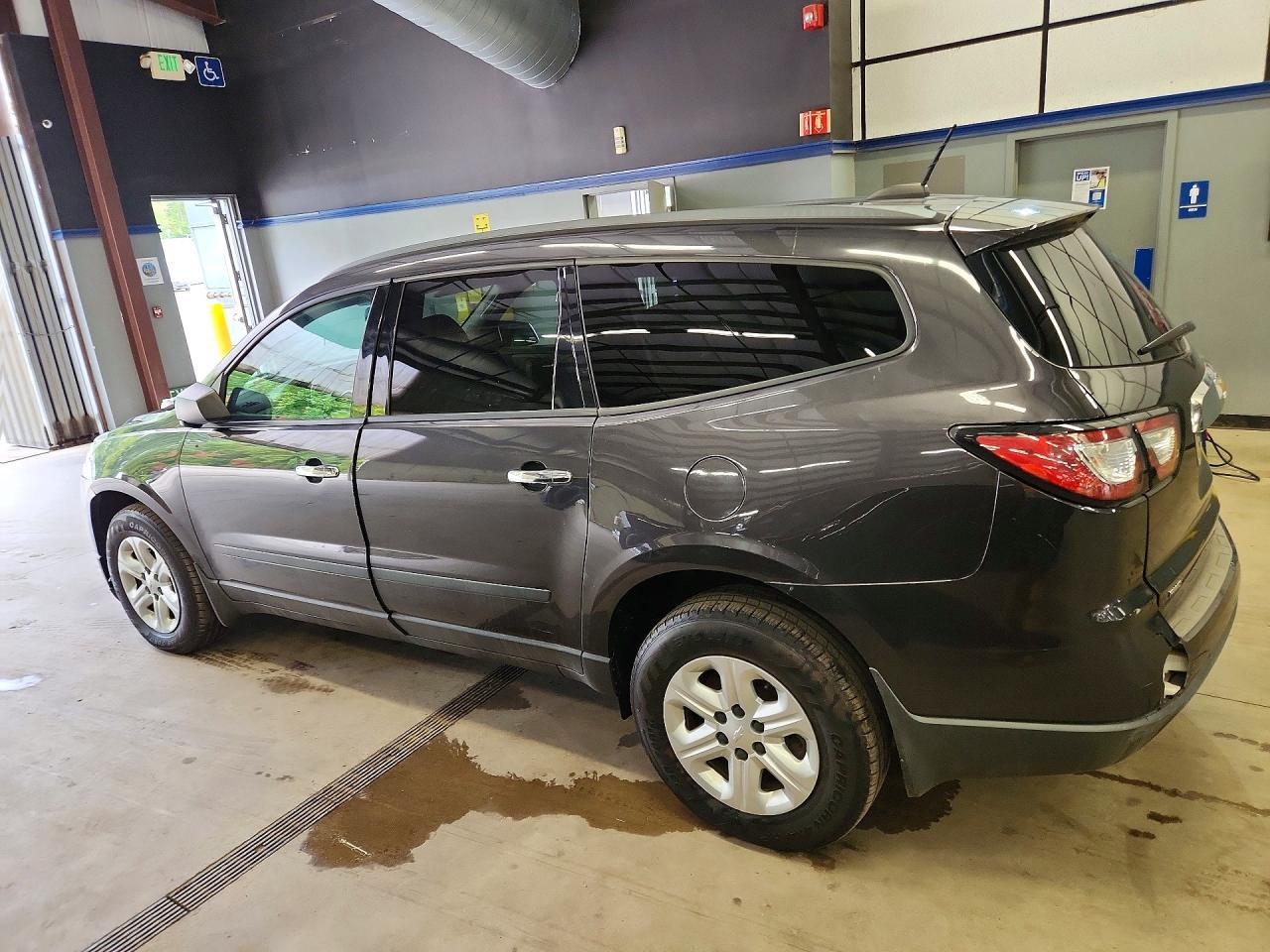 2016 Chevrolet Traverse Ls - Фото 2