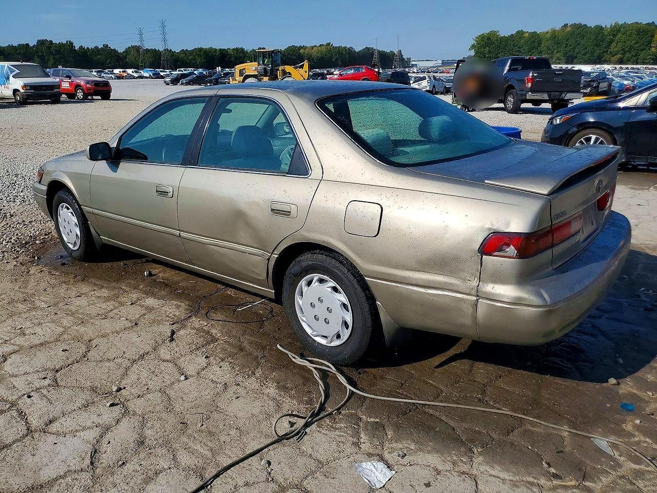 1997 Toyota Camry Le - Image 2