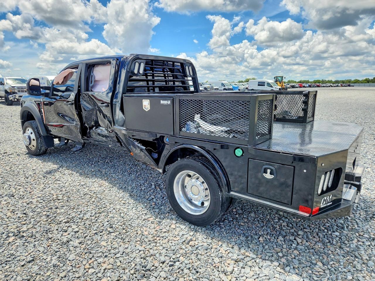 2025 Ford F450 Super Duty - Фото 2