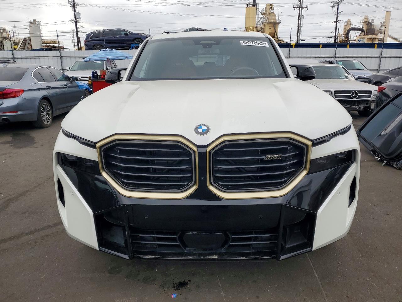 2025 BMW Xm - Фото 5