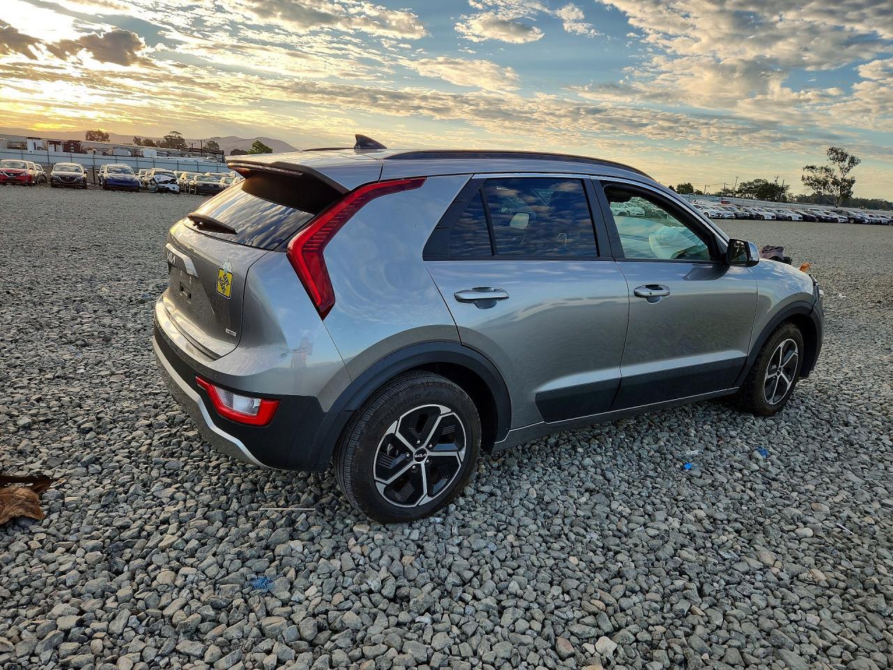 2023 Kia Niro Ex - Image 3