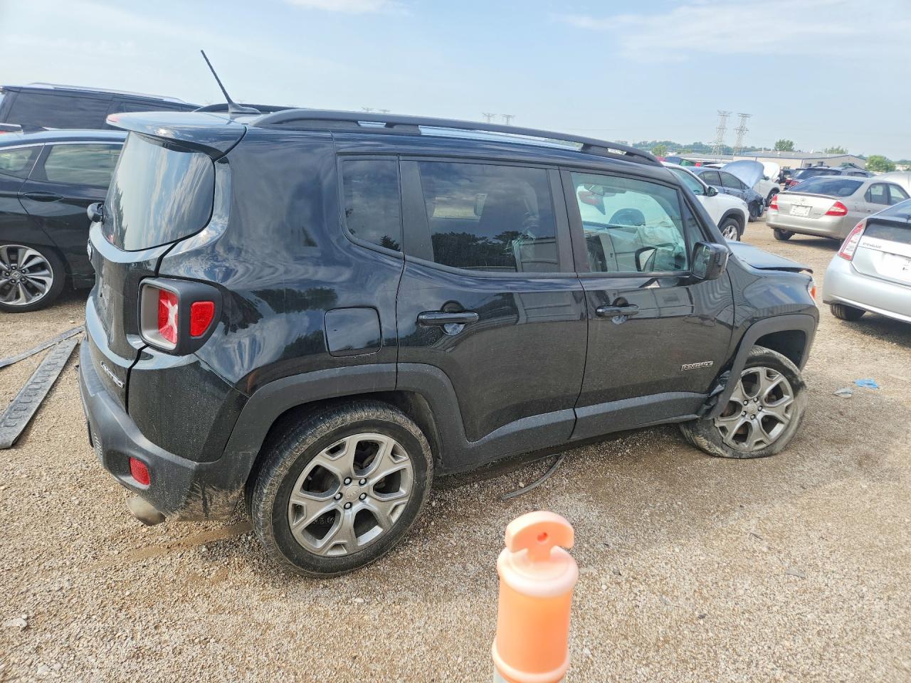 2017 Jeep Renegade Latitude - Image 3