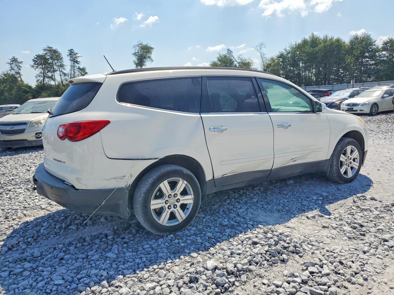 2011 Chevrolet Traverse Lt - Image 3