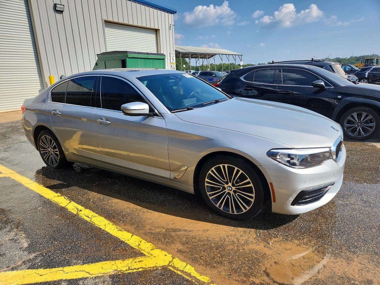 2019 BMW 530 I - Image 4