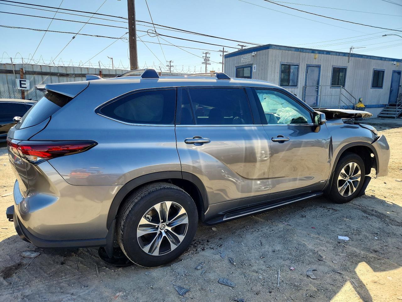 2025 Toyota Highlander Hybrid Xle - Image 3