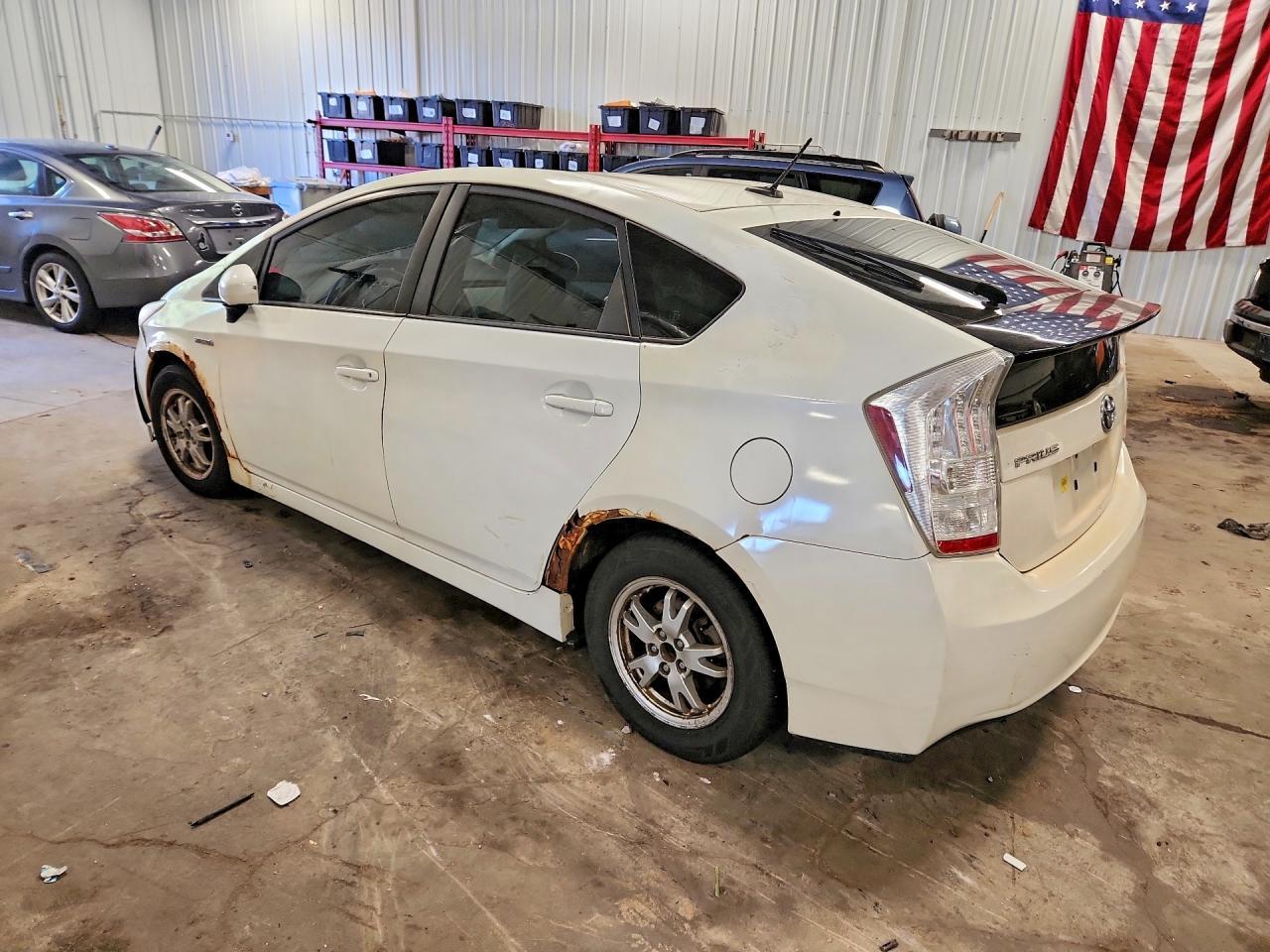 2010 Toyota Prius Iii - Image 2