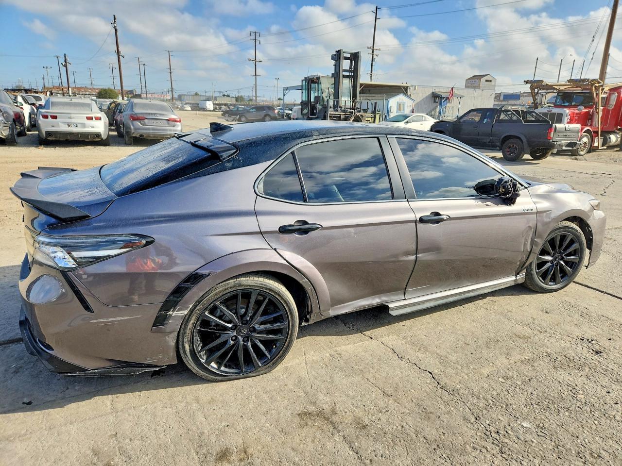 2019 Toyota Camry Hybrid Se - Image 3