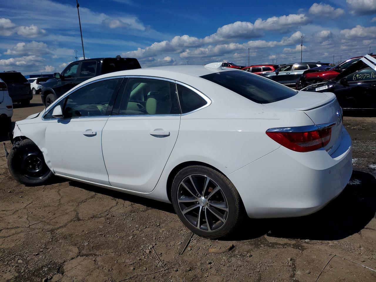 2016 Buick Verano Sport Touring - Фото 2