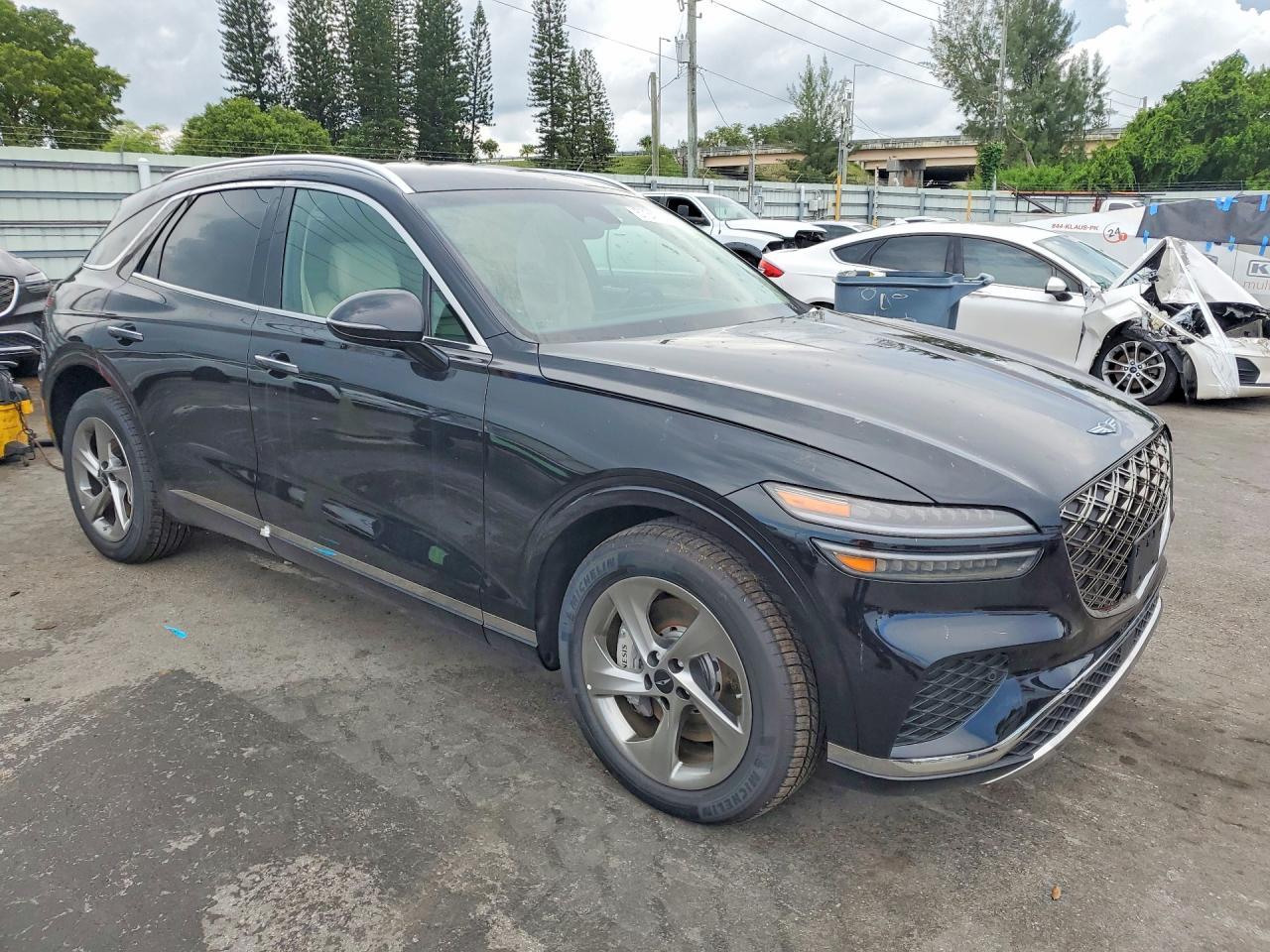 2026 Genesis Gv70 2.5T Standard - Image 4