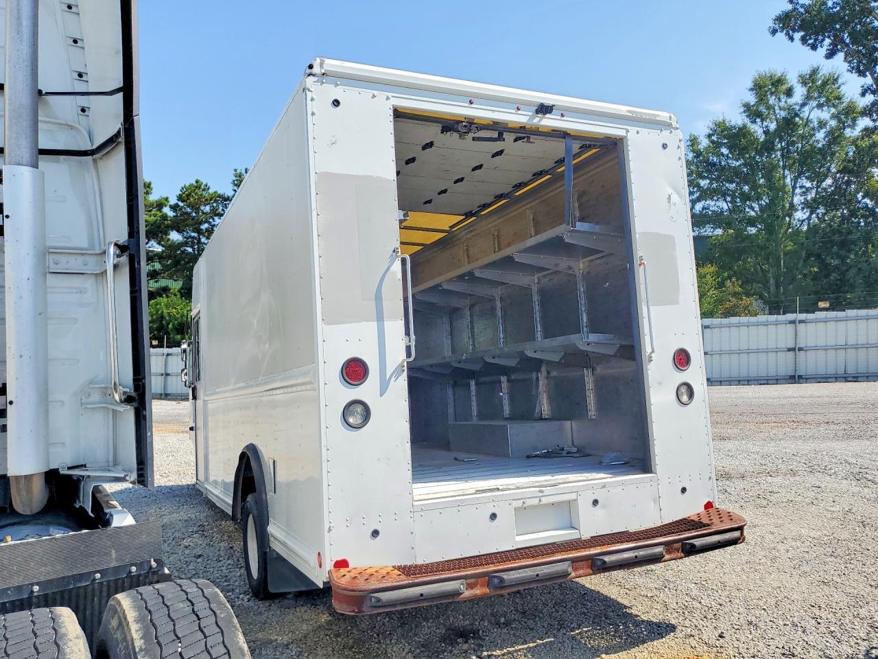 2021 Ford Econoline E450 Super Duty Commercial Stripped Chassis - Image 2