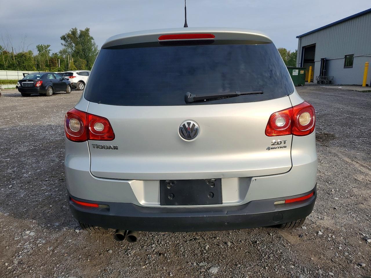 2010 Volkswagen Tiguan S - Image 6