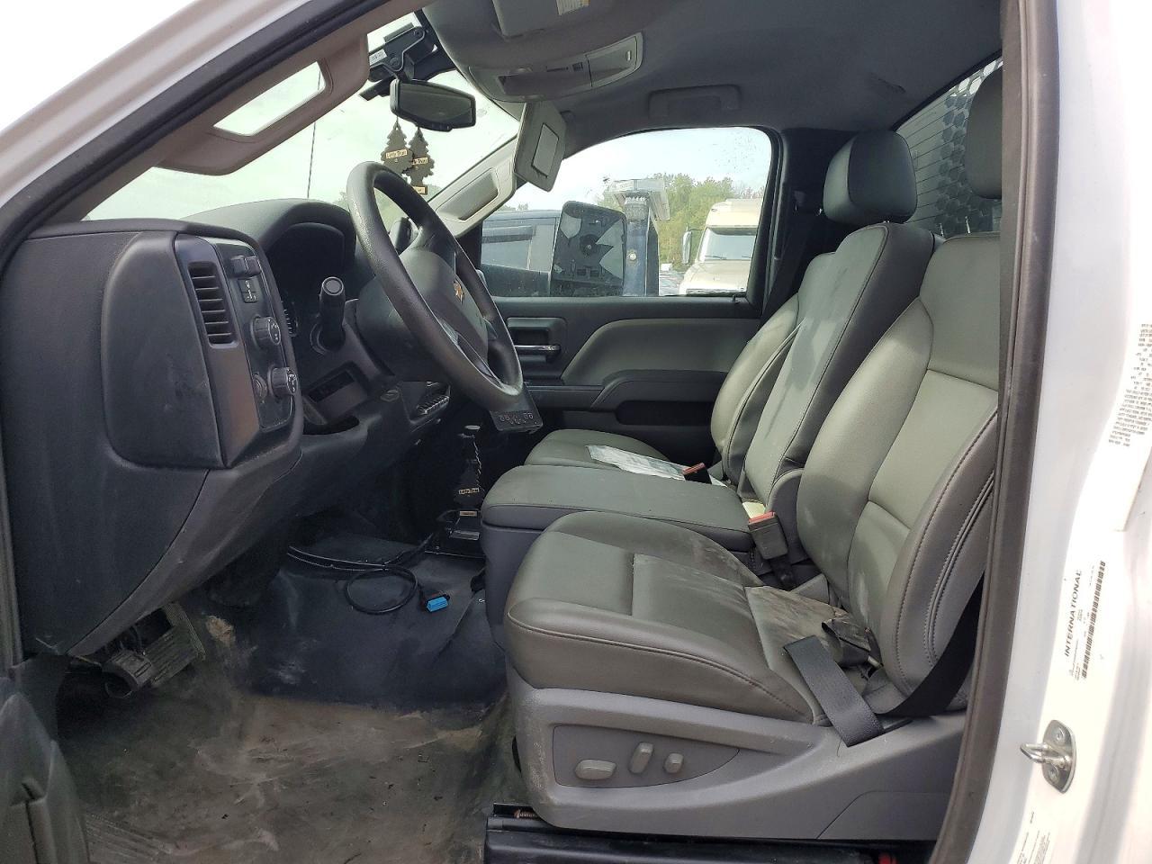 2023 Chevrolet Silverado Medium Duty - Фото 7