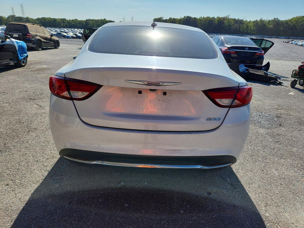 2015 Chrysler 200 Limited - Фото 6