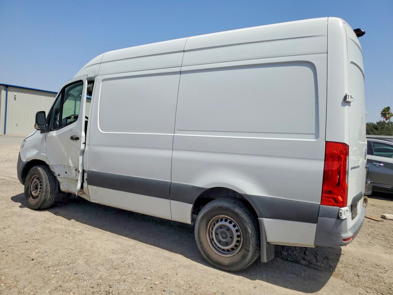 2022 Mercedes-Benz Sprinter 2500 - Фото 2