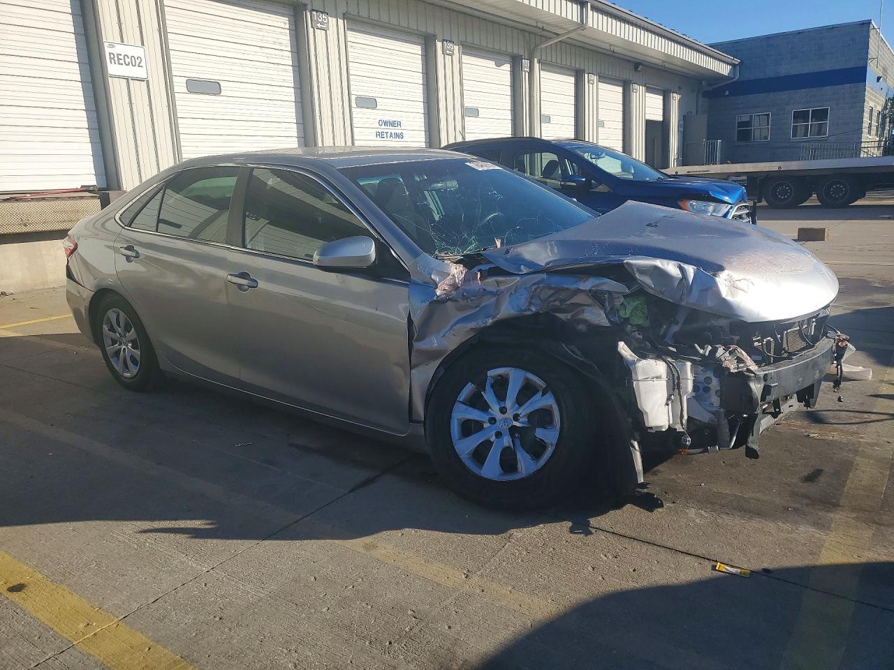 2015 Toyota Camry Hybrid Le - Image 4