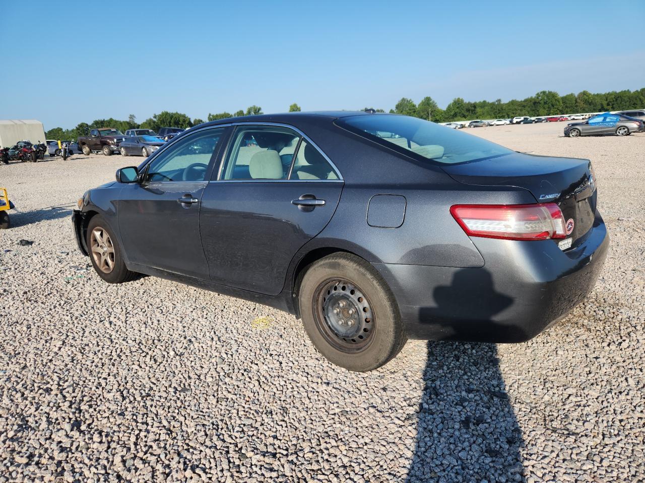 2010 Toyota Camry Le - Фото 2