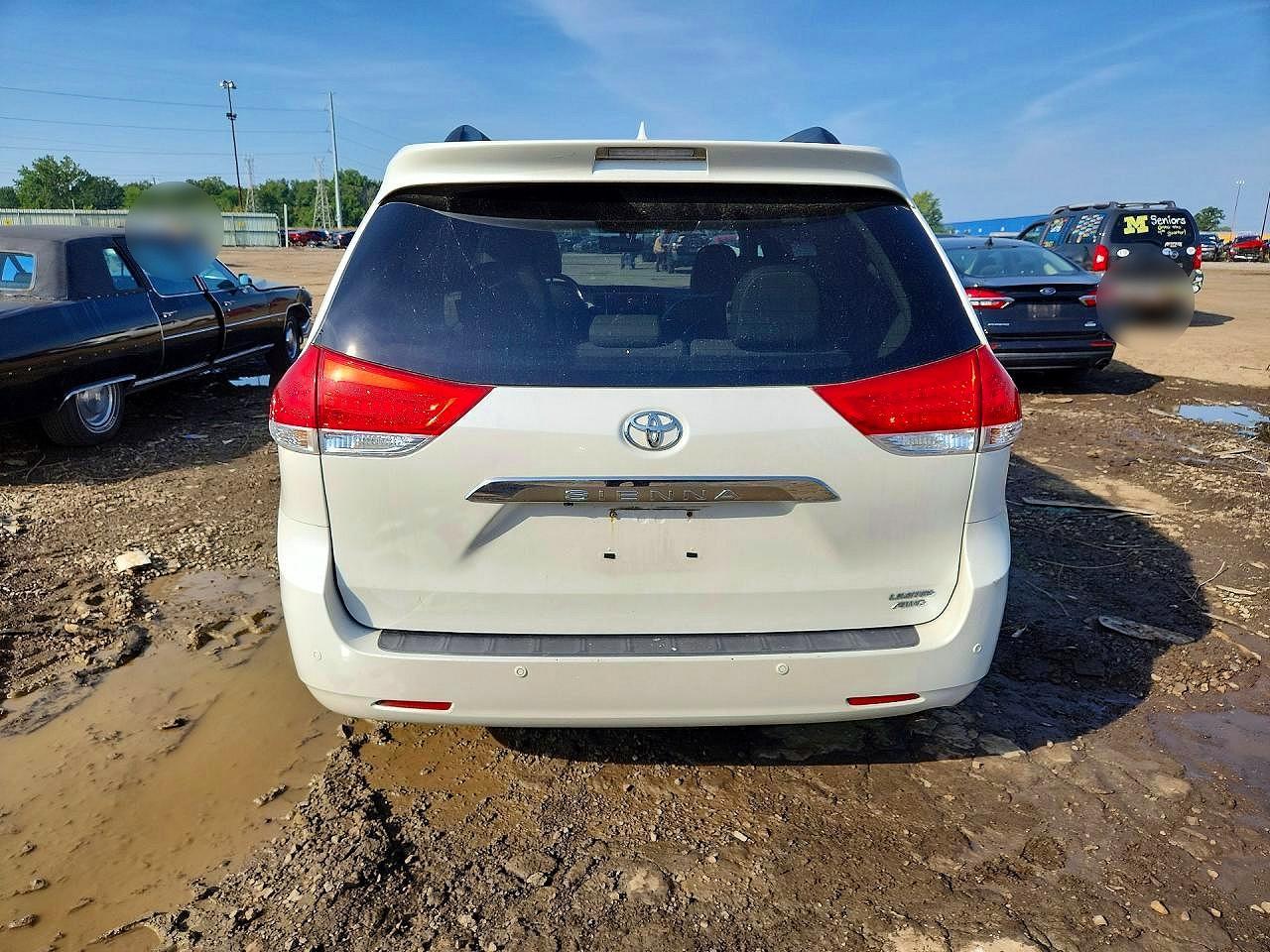 2011 Toyota Sienna Limited 7-Passenger - Фото 6