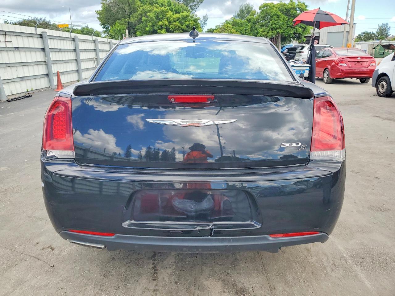 2018 Chrysler 300 S - Фото 6