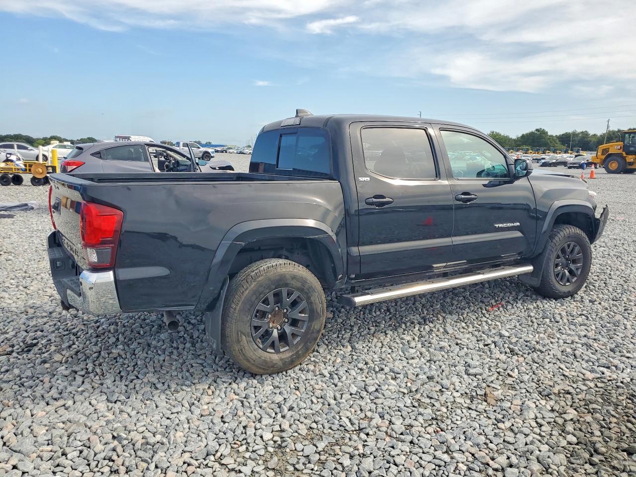 2023 Toyota Tacoma Sr5 V6 - Image 3