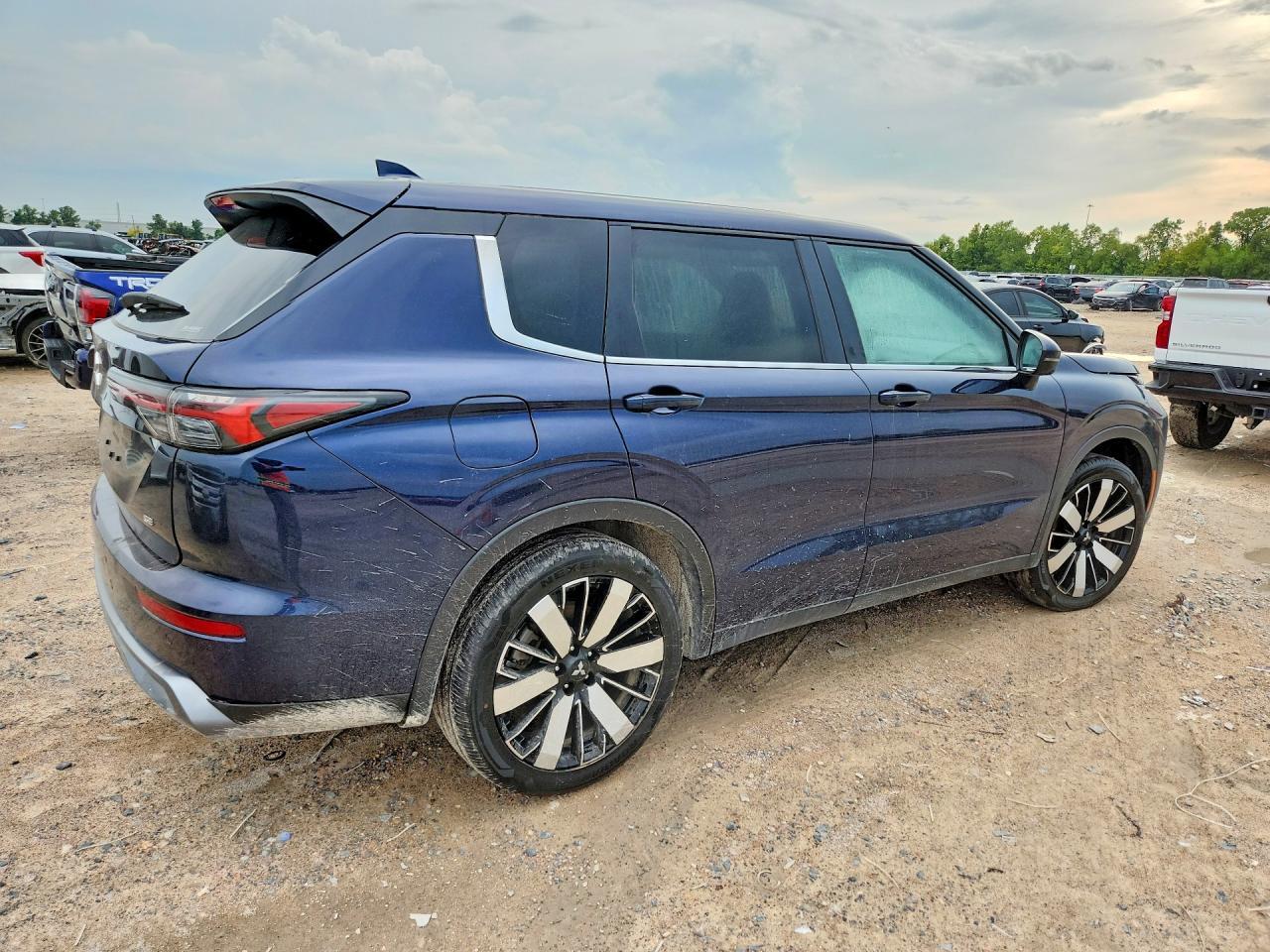 2025 Mitsubishi Outlander Se - Фото 3
