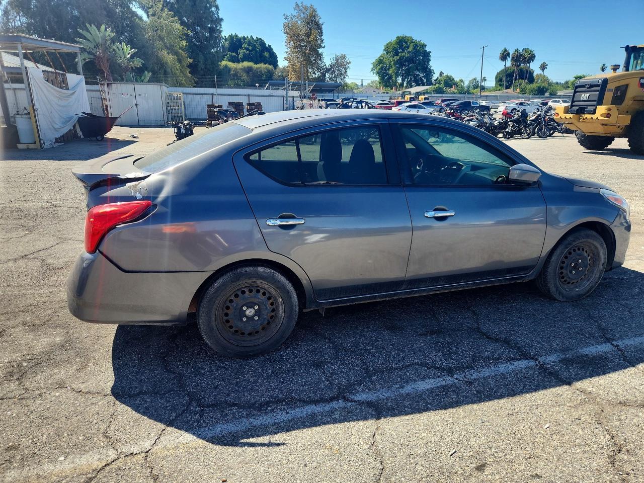 2018 Nissan Versa Sv - Фото 3